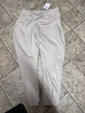Men’s XL Nike Cream Fleece Joggers with Embroidered Swoosh
